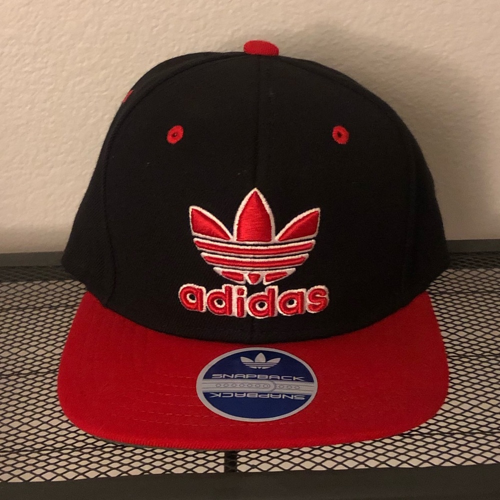 Adidas snap back hat
